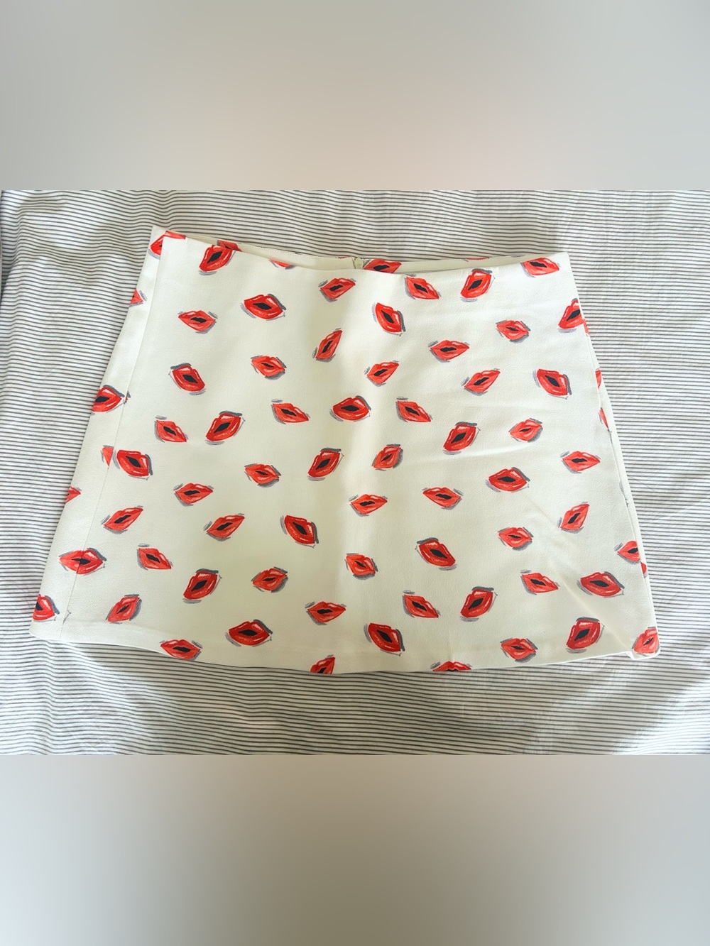 Zara White Mini Skirt with Red Lip Motif